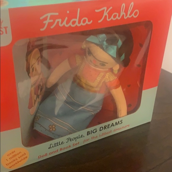 Frida Khalo Doll & Book Set - Picture 5 of 5
